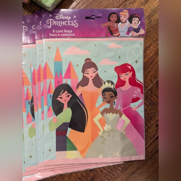 Princess Birthday decorations loot bags, streamers, table clothes, & more - Picture 3 of 9